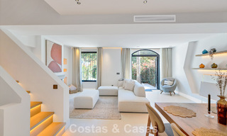 Maison de ville élégamment modernisée à vendre à distance de marche de la plage à Puerto Banús, Marbella 795325 