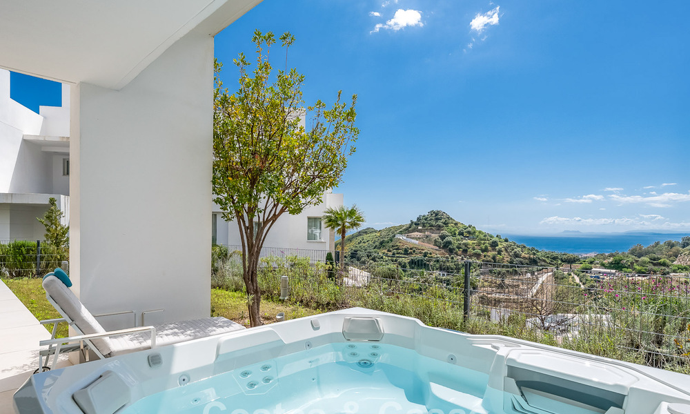Luxueux appartement contemporain en rez-de-jardin avec vue sur la mer à vendre dans un complexe boutique près de Marbella 795341