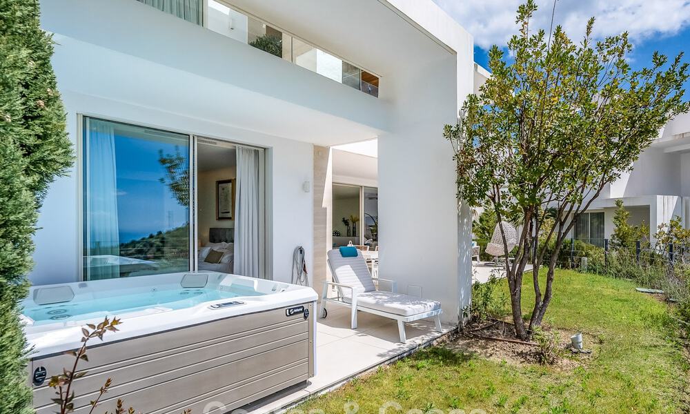 Luxueux appartement contemporain en rez-de-jardin avec vue sur la mer à vendre dans un complexe boutique près de Marbella 795342