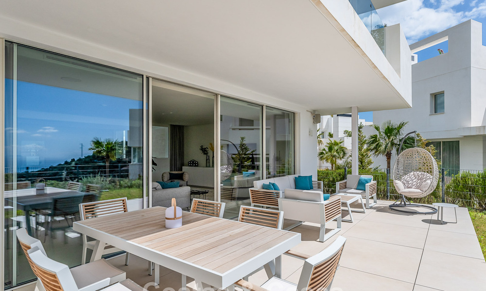 Luxueux appartement contemporain en rez-de-jardin avec vue sur la mer à vendre dans un complexe boutique près de Marbella 795344