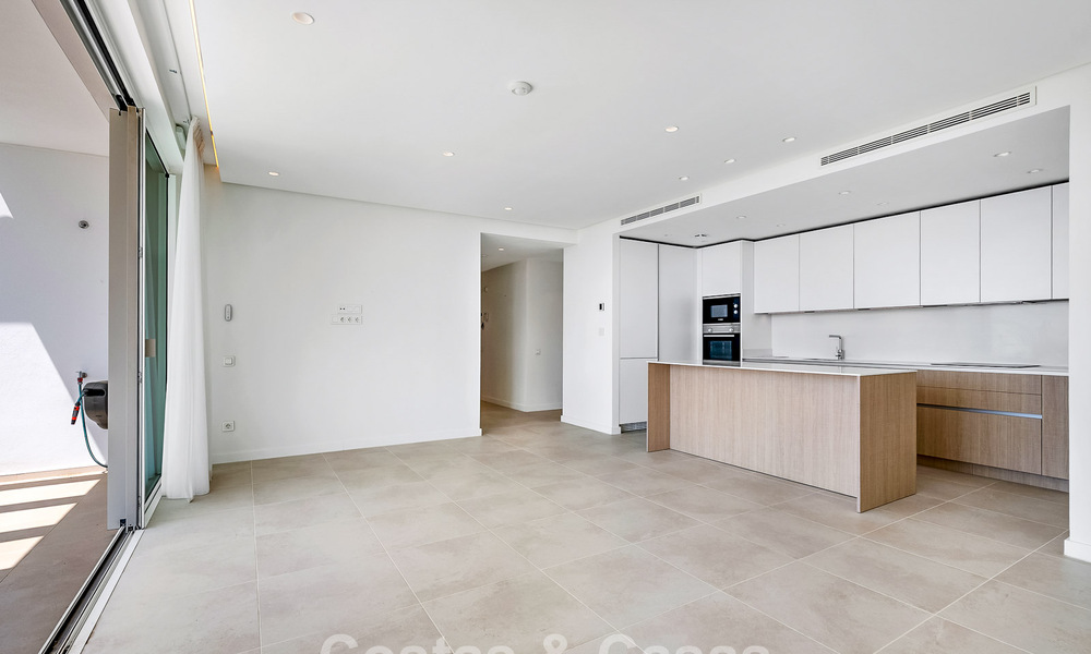 Appartement lumineux avec vue sur la mer à vendre dans un complexe de style resort à quelques minutes de Marbella 795369