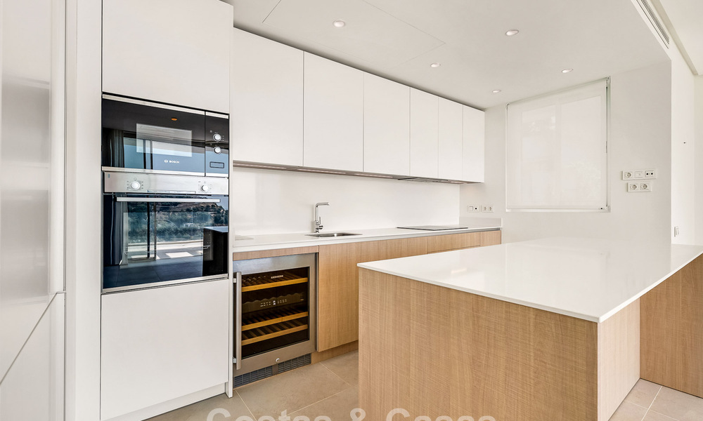 Appartement lumineux avec vue sur la mer à vendre dans un complexe de style resort à quelques minutes de Marbella 795371