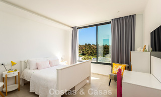 Villa moderne prête à emménager à distance de marche d’un club de golf sur la New Golden Mile entre Marbella et Estepona 795386 