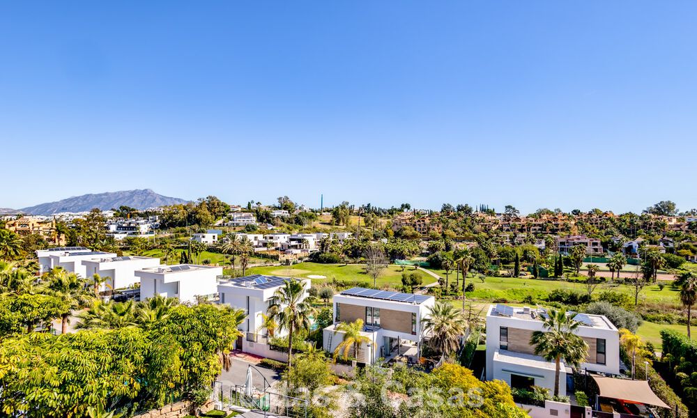 Villa moderne prête à emménager à distance de marche d’un club de golf sur la New Golden Mile entre Marbella et Estepona 795388
