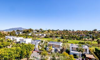 Villa moderne prête à emménager à distance de marche d’un club de golf sur la New Golden Mile entre Marbella et Estepona 795388 