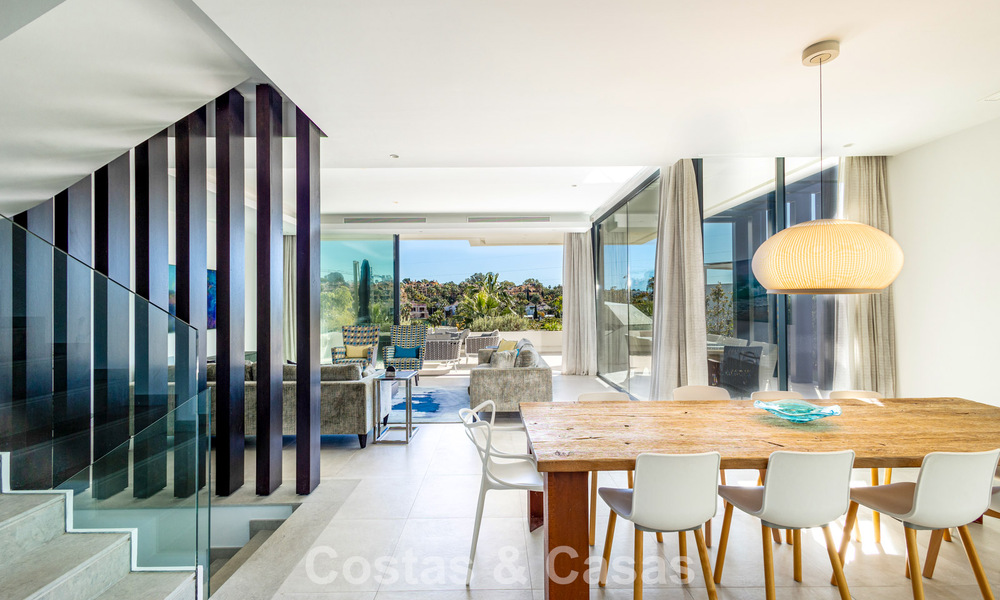 Villa moderne prête à emménager à distance de marche d’un club de golf sur la New Golden Mile entre Marbella et Estepona 795391