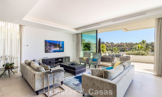 Villa moderne prête à emménager à distance de marche d’un club de golf sur la New Golden Mile entre Marbella et Estepona 795392 