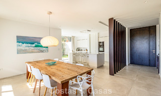 Villa moderne prête à emménager à distance de marche d’un club de golf sur la New Golden Mile entre Marbella et Estepona 795394 