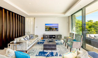 Villa moderne prête à emménager à distance de marche d’un club de golf sur la New Golden Mile entre Marbella et Estepona 795396 