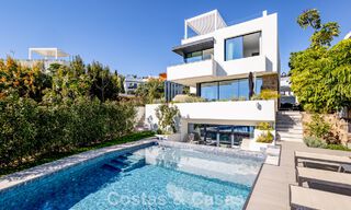 Villa moderne prête à emménager à distance de marche d’un club de golf sur la New Golden Mile entre Marbella et Estepona 795399 