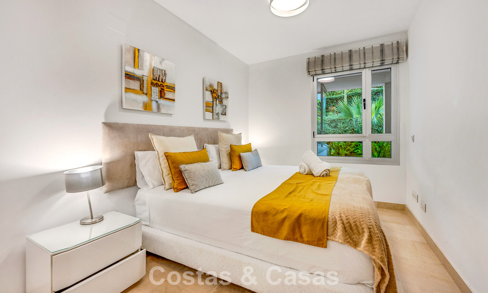 Appartement contemporain avec jardin à vendre à quelques minutes à pied de la plage et de Puerto Banús, Marbella 795724