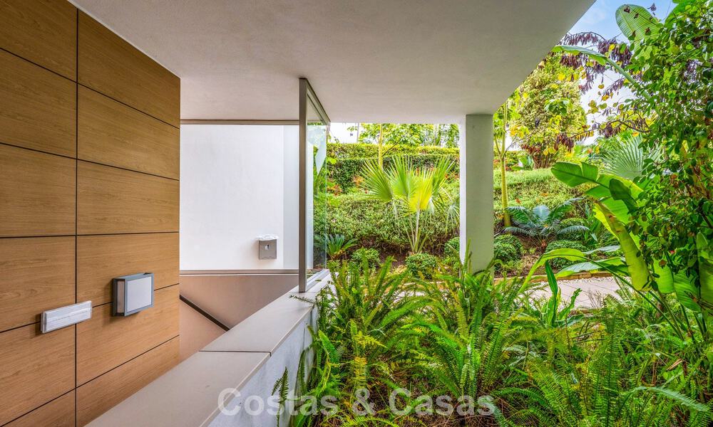 Appartement contemporain avec jardin à vendre à quelques minutes à pied de la plage et de Puerto Banús, Marbella 795727