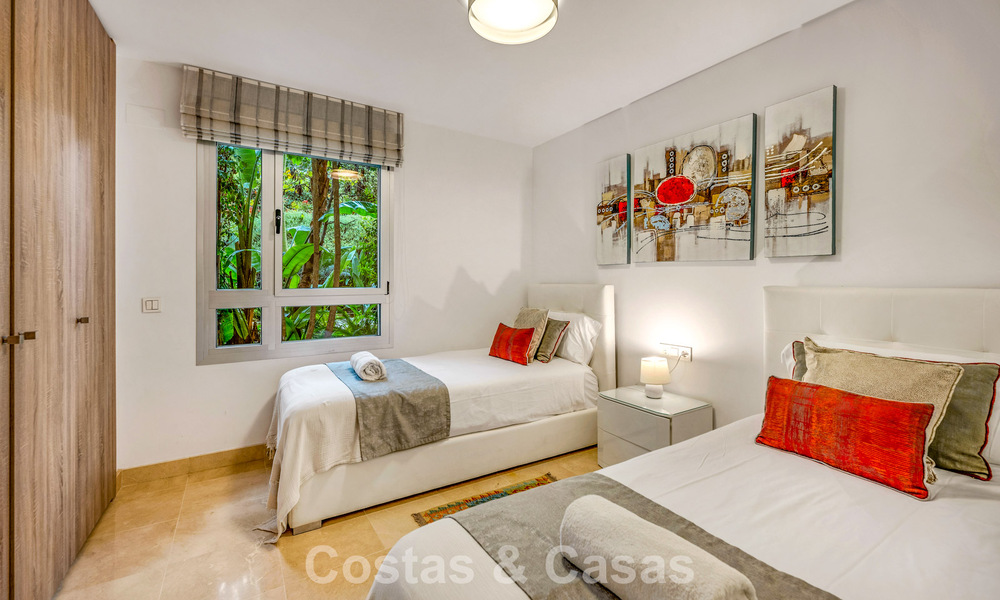 Appartement contemporain avec jardin à vendre à quelques minutes à pied de la plage et de Puerto Banús, Marbella 795728