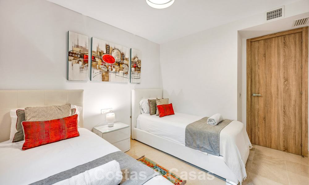 Appartement contemporain avec jardin à vendre à quelques minutes à pied de la plage et de Puerto Banús, Marbella 795729