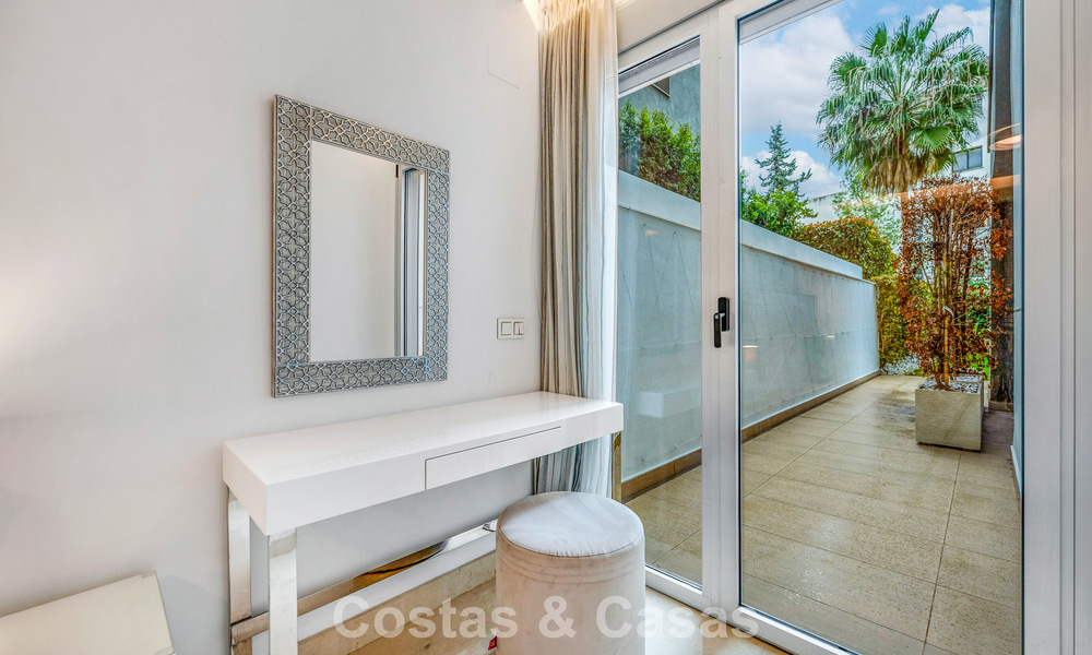 Appartement contemporain avec jardin à vendre à quelques minutes à pied de la plage et de Puerto Banús, Marbella 795734