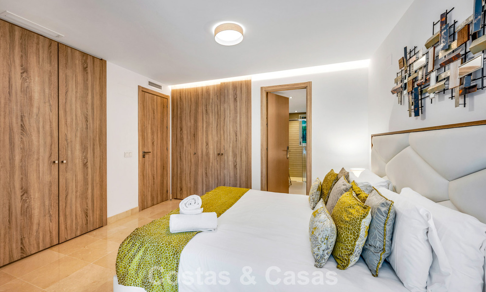 Appartement contemporain avec jardin à vendre à quelques minutes à pied de la plage et de Puerto Banús, Marbella 795735