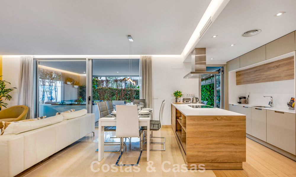 Appartement contemporain avec jardin à vendre à quelques minutes à pied de la plage et de Puerto Banús, Marbella 795738