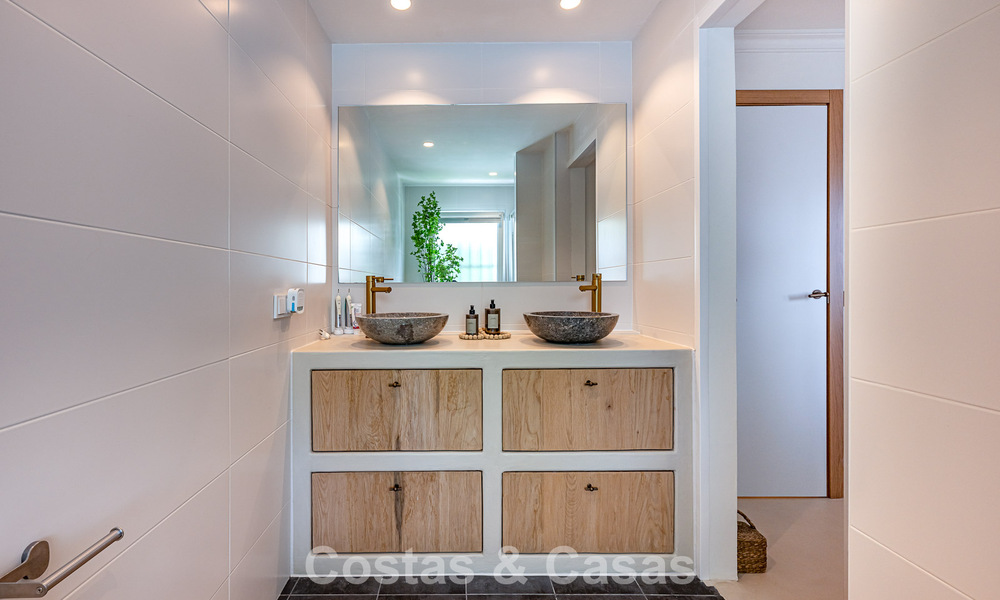 Superbe villa rénovée de style Boho-chic à vendre à Nueva Andalucía, Marbella 795796