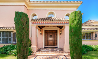 Élégante villa andalouse de luxe avec grand jardin à vendre dans la vallée du golf de Nueva Andalucía, Marbella 795405 
