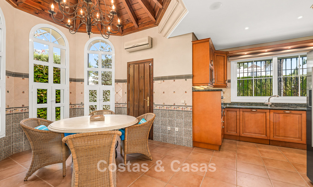 Élégante villa andalouse de luxe avec grand jardin à vendre dans la vallée du golf de Nueva Andalucía, Marbella 795407