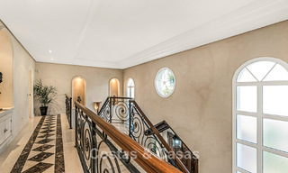 Élégante villa andalouse de luxe avec grand jardin à vendre dans la vallée du golf de Nueva Andalucía, Marbella 795408 