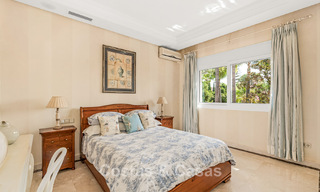 Élégante villa andalouse de luxe avec grand jardin à vendre dans la vallée du golf de Nueva Andalucía, Marbella 795409 