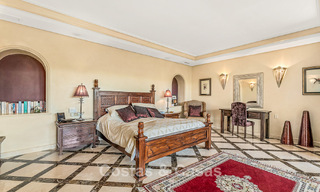 Élégante villa andalouse de luxe avec grand jardin à vendre dans la vallée du golf de Nueva Andalucía, Marbella 795412 