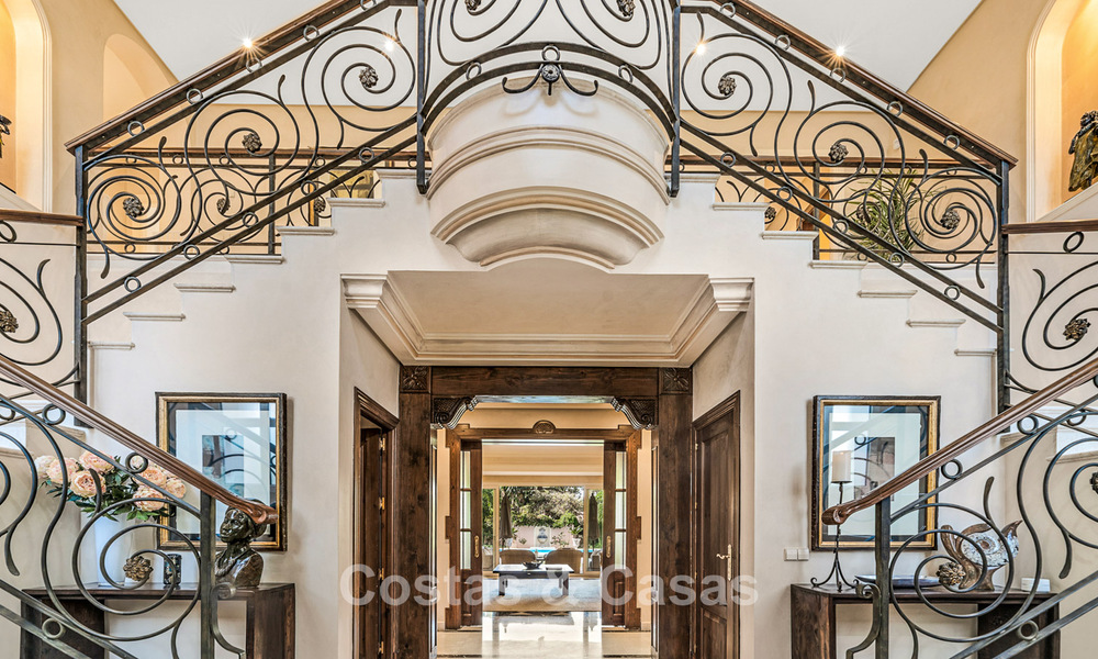 Élégante villa andalouse de luxe avec grand jardin à vendre dans la vallée du golf de Nueva Andalucía, Marbella 795415