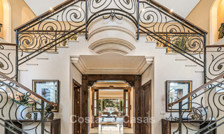 Élégante villa andalouse de luxe avec grand jardin à vendre dans la vallée du golf de Nueva Andalucía, Marbella 795415 