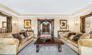 Élégante villa andalouse de luxe avec grand jardin à vendre dans la vallée du golf de Nueva Andalucía, Marbella 795416 