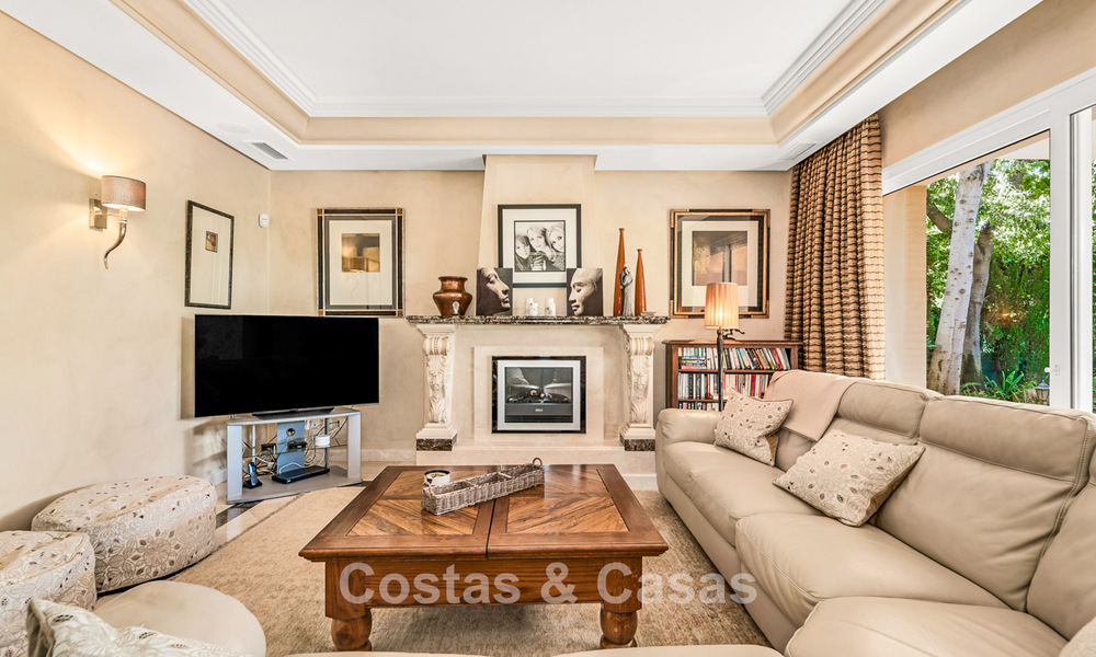 Élégante villa andalouse de luxe avec grand jardin à vendre dans la vallée du golf de Nueva Andalucía, Marbella 795417