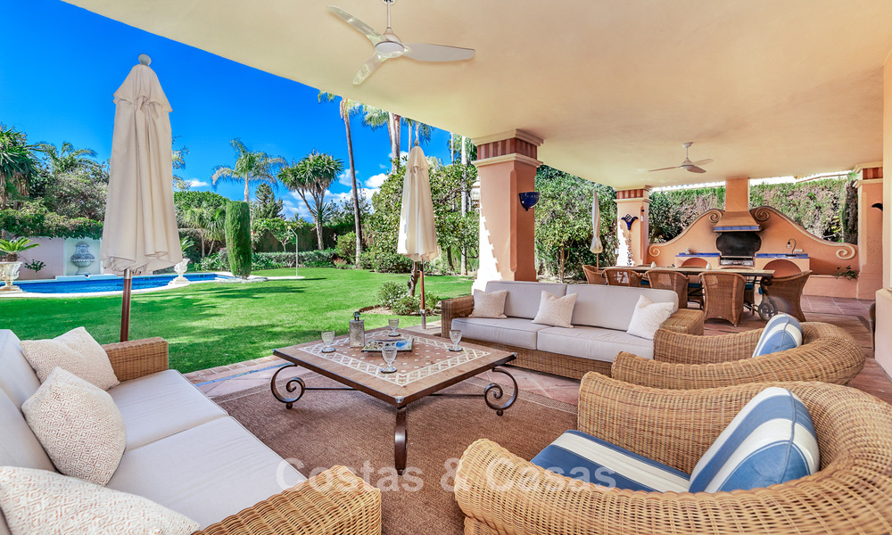 Élégante villa andalouse de luxe avec grand jardin à vendre dans la vallée du golf de Nueva Andalucía, Marbella 795422