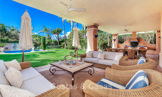 Élégante villa andalouse de luxe avec grand jardin à vendre dans la vallée du golf de Nueva Andalucía, Marbella 795422 