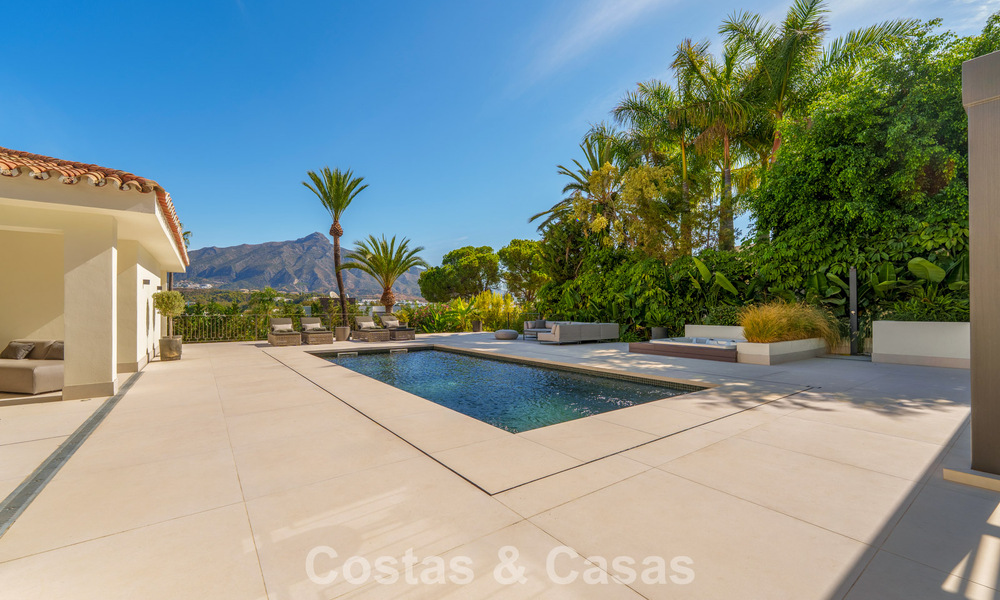 Élégante villa de design avec vues panoramiques à vendre sur la vallée du golf de Nueva Andalucía, Marbella 795697