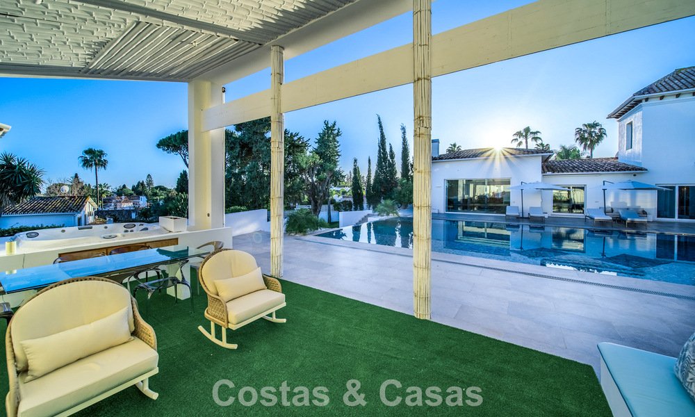 Villa de luxe entièrement rénovée à vendre à deux pas du golf à Guadalmina Alta, Marbella 795850