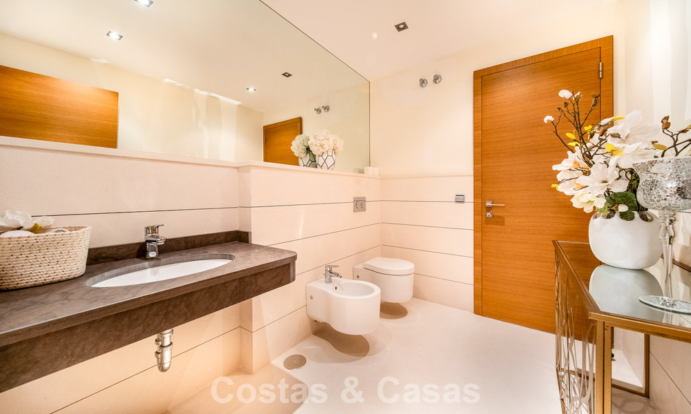 Villa de luxe entièrement rénovée à vendre à deux pas du golf à Guadalmina Alta, Marbella 795865