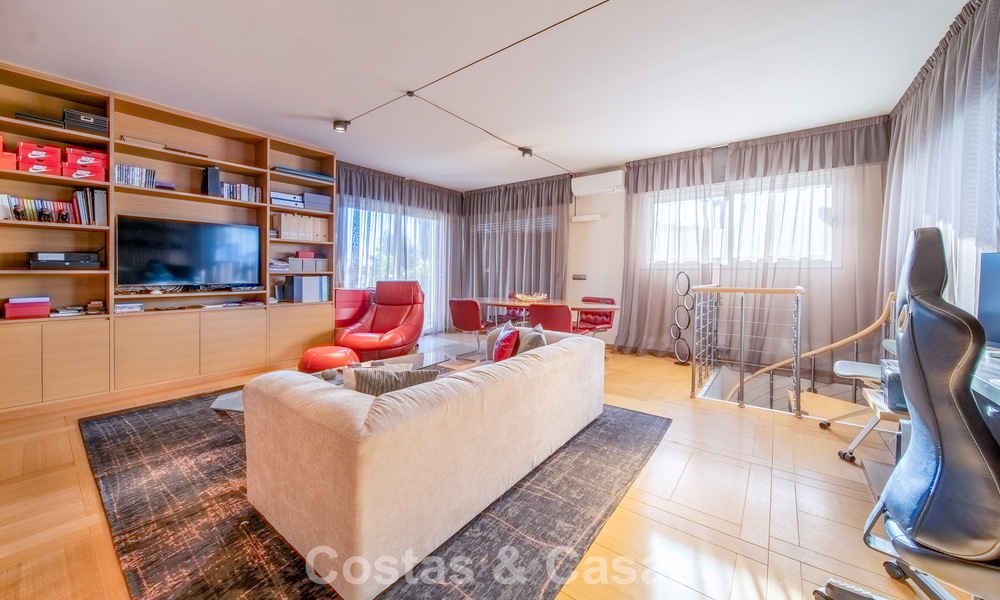 Villa de luxe entièrement rénovée à vendre à deux pas du golf à Guadalmina Alta, Marbella 795867