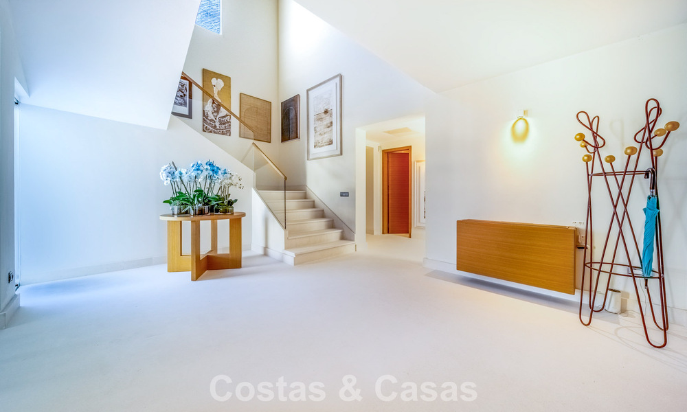 Villa de luxe entièrement rénovée à vendre à deux pas du golf à Guadalmina Alta, Marbella 795876