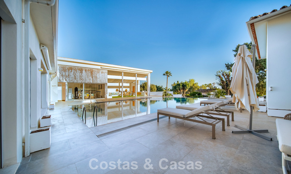 Villa de luxe entièrement rénovée à vendre à deux pas du golf à Guadalmina Alta, Marbella 795878