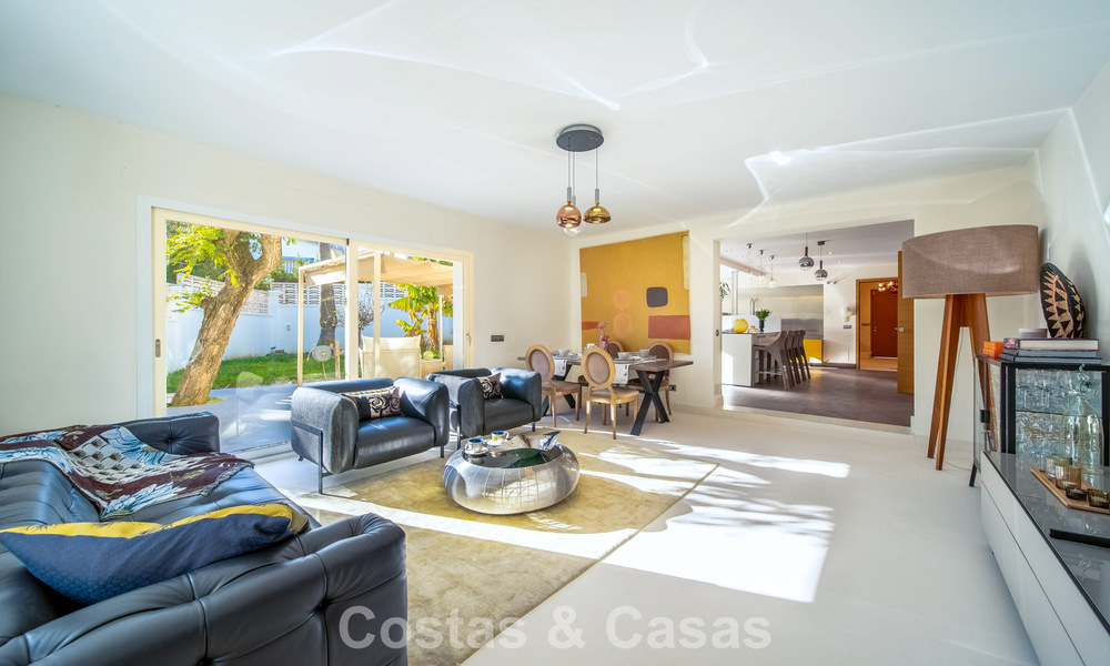 Villa de luxe entièrement rénovée à vendre à deux pas du golf à Guadalmina Alta, Marbella 795880