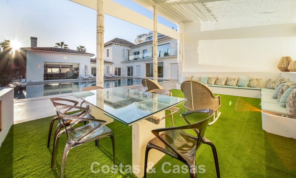 Villa de luxe entièrement rénovée à vendre à deux pas du golf à Guadalmina Alta, Marbella 795902