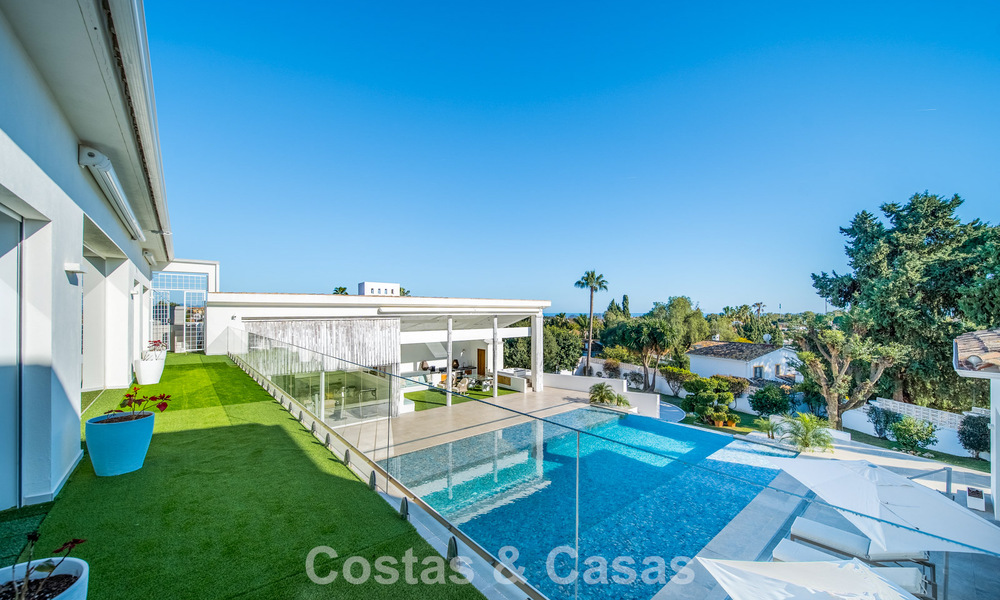 Villa de luxe entièrement rénovée à vendre à deux pas du golf à Guadalmina Alta, Marbella 795910