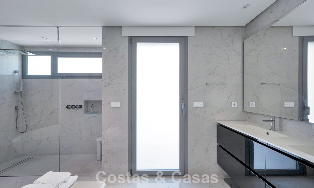 Villa traditionnelle rénovée avec vue sur la mer et les montagnes à vendre à Nueva Andalucía, Marbella 796087