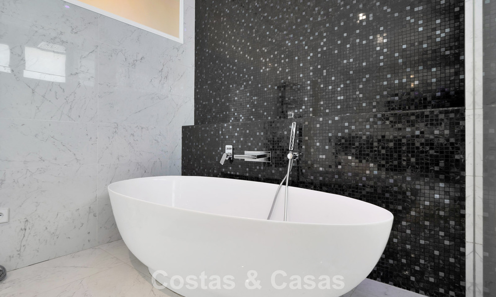 Villa traditionnelle rénovée avec vue sur la mer et les montagnes à vendre à Nueva Andalucía, Marbella 796088