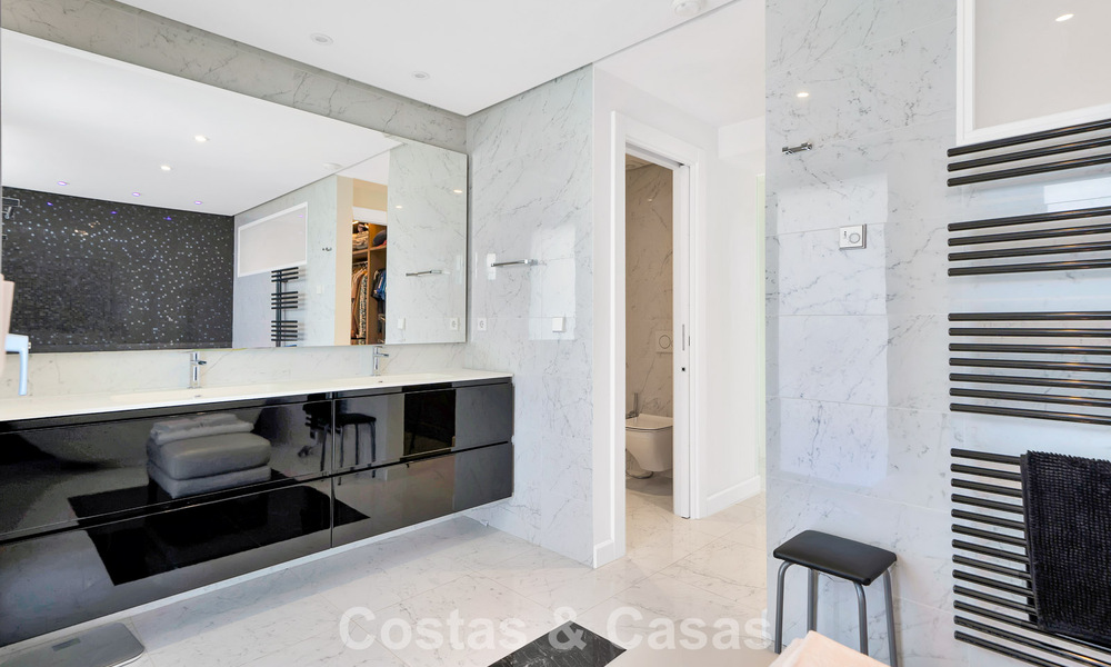 Villa traditionnelle rénovée avec vue sur la mer et les montagnes à vendre à Nueva Andalucía, Marbella 796089