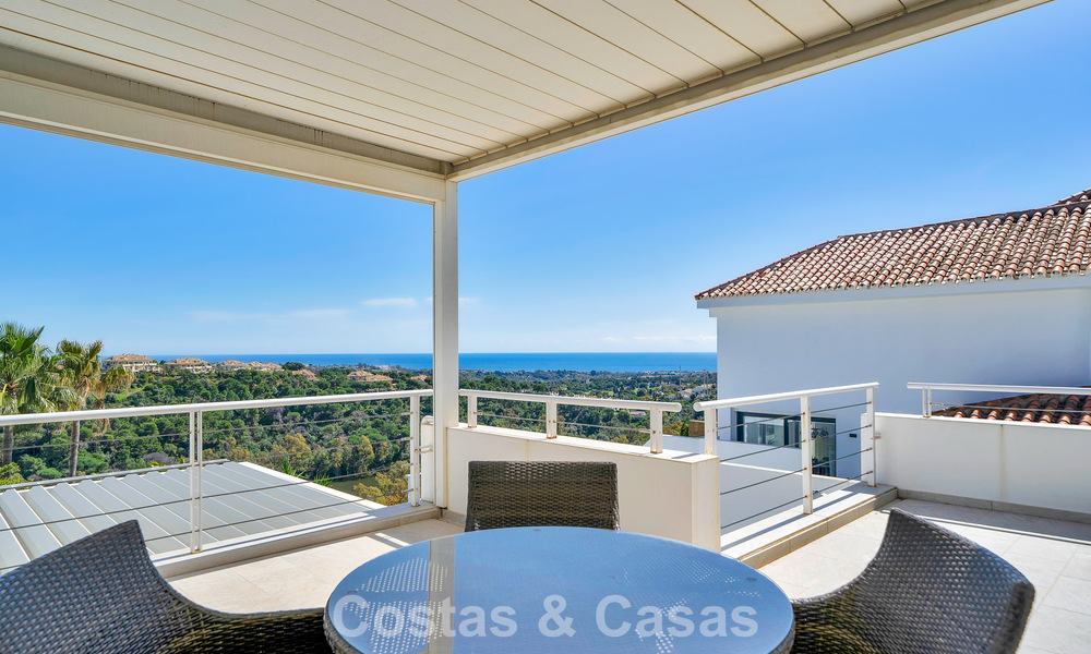 Villa traditionnelle rénovée avec vue sur la mer et les montagnes à vendre à Nueva Andalucía, Marbella 796094