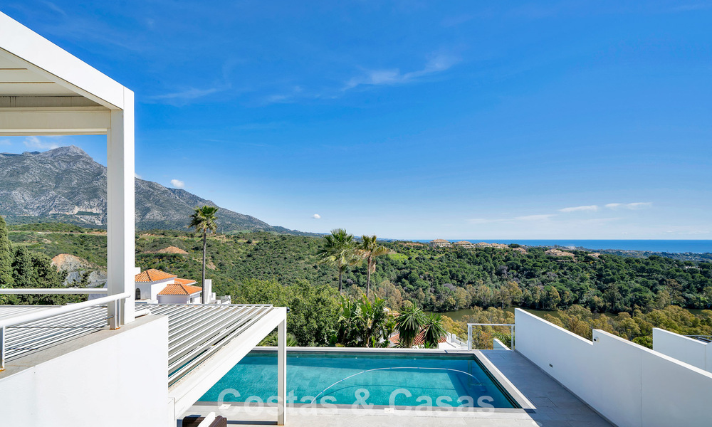 Villa traditionnelle rénovée avec vue sur la mer et les montagnes à vendre à Nueva Andalucía, Marbella 796097