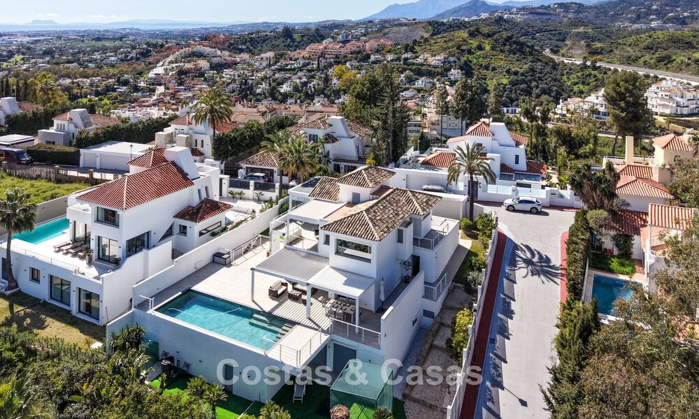 Villa traditionnelle rénovée avec vue sur la mer et les montagnes à vendre à Nueva Andalucía, Marbella 796105