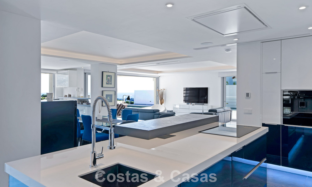 Villa traditionnelle rénovée avec vue sur la mer et les montagnes à vendre à Nueva Andalucía, Marbella 796126