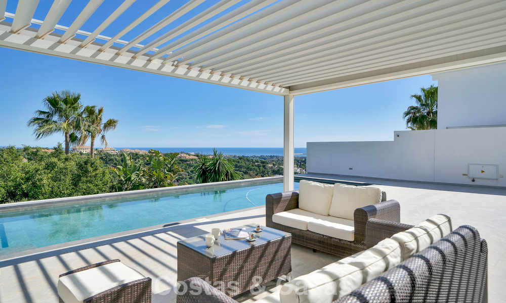 Villa traditionnelle rénovée avec vue sur la mer et les montagnes à vendre à Nueva Andalucía, Marbella 796133